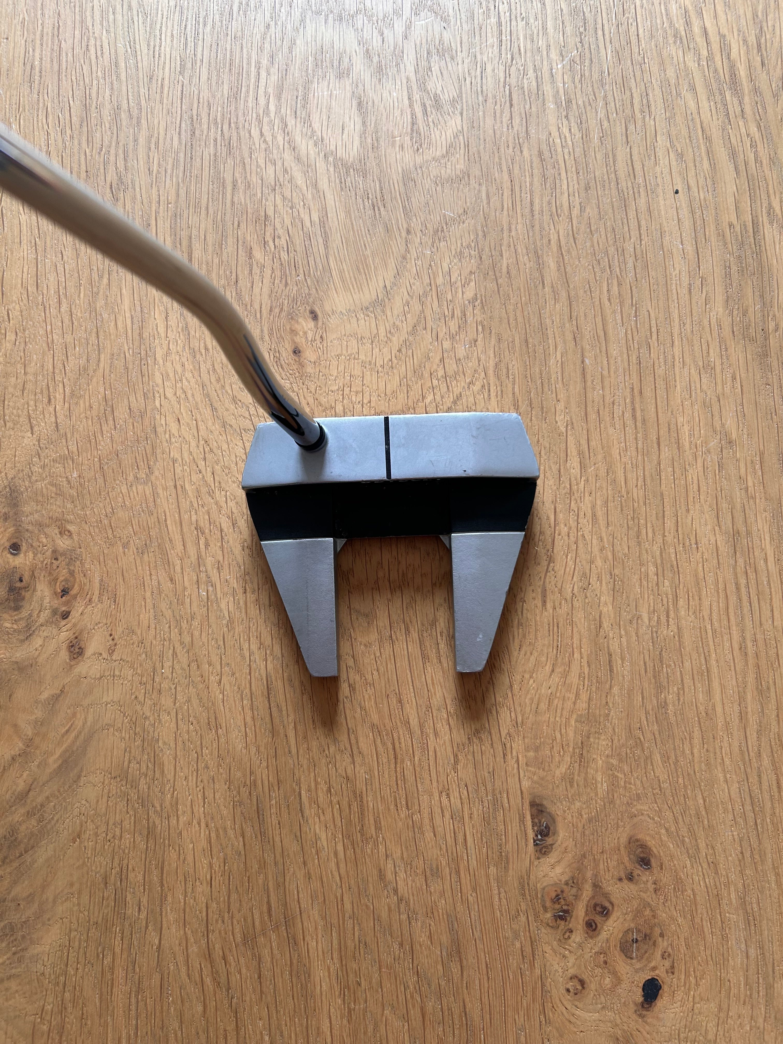 Odyssey Works Versa 7 Tank Putter 35" | gut