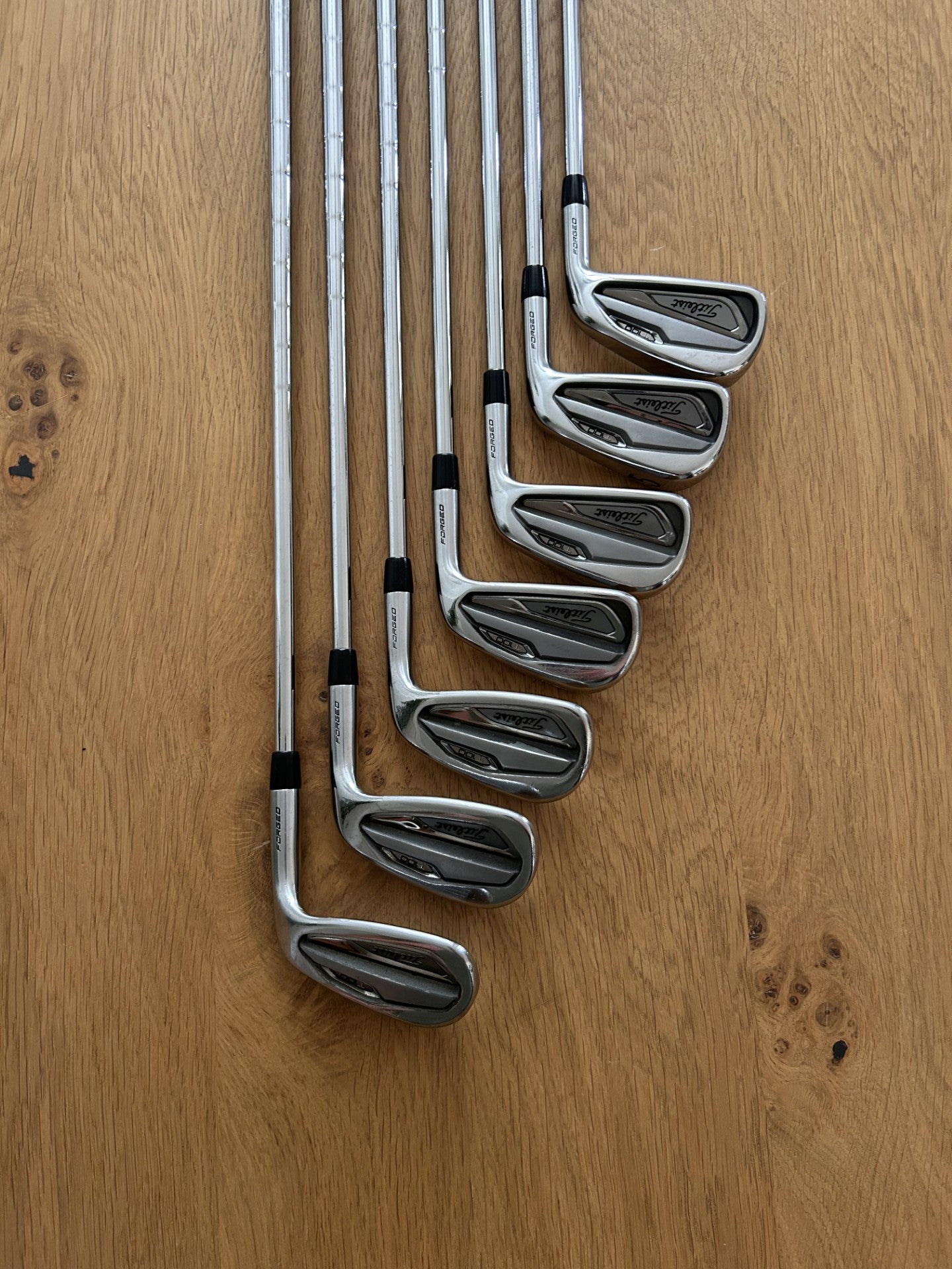 Titleist T100 Forged Eisensatz 4-PW (7 Eisen) – gebraucht