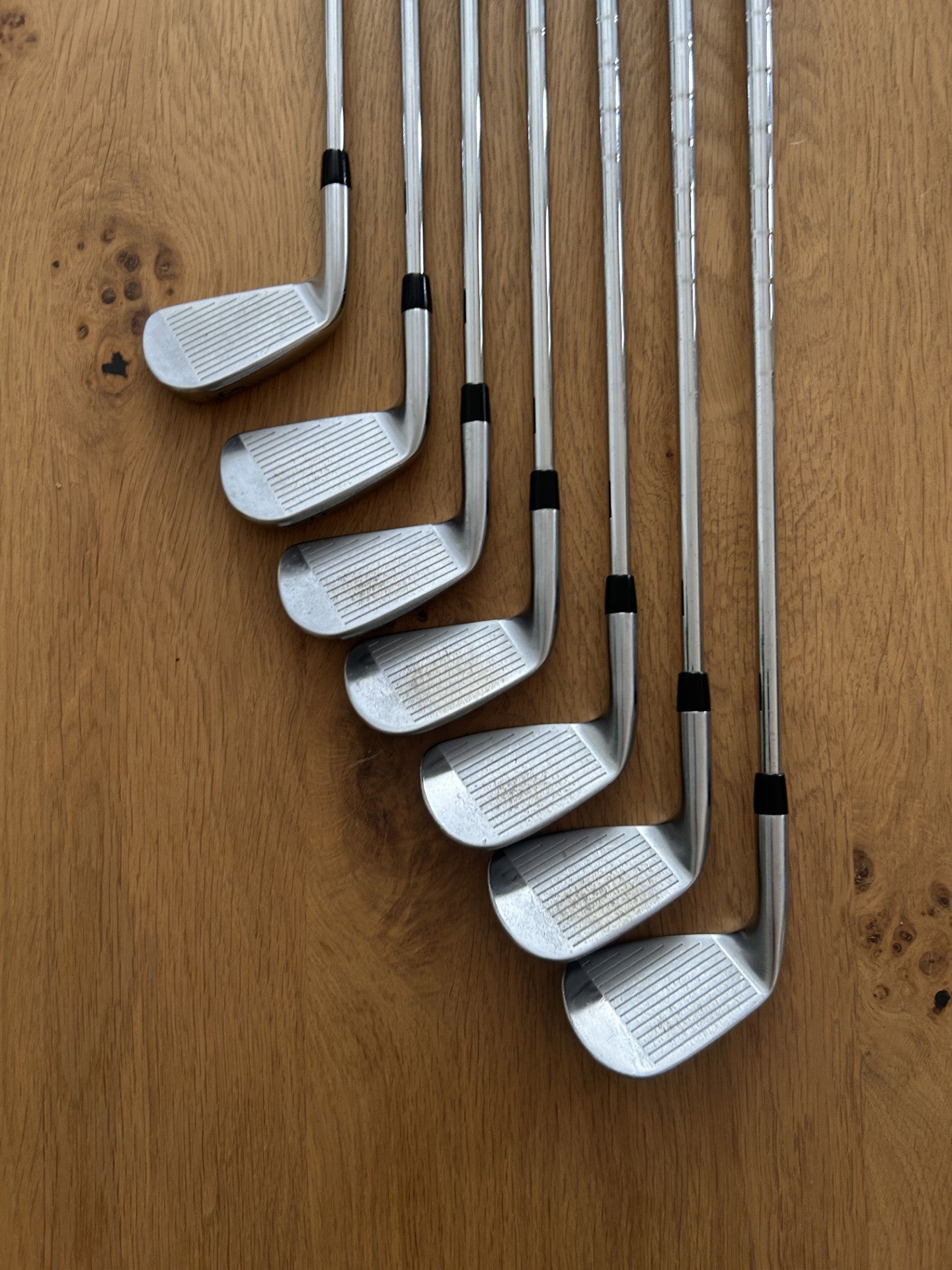 Titleist T100 Forged Eisensatz 4-PW (7 Eisen) – gebraucht